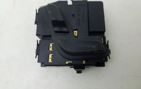 Mercedes-Benz E W212 Seat control switch A2048701958