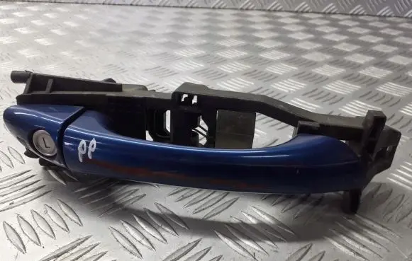 Mercedes-Benz C W203 Front door exterior handle/bracket 