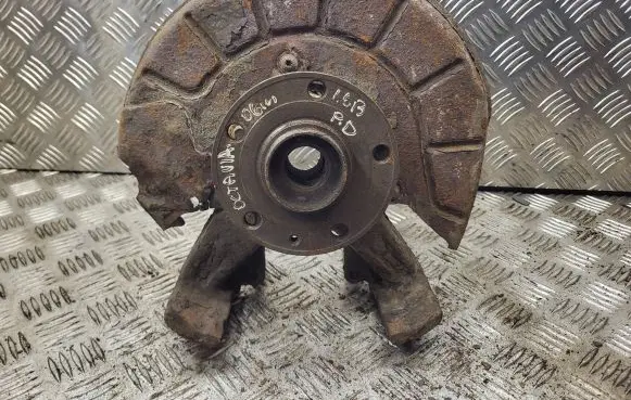 Skoda Octavia Mk2 (1Z) Front wheel hub