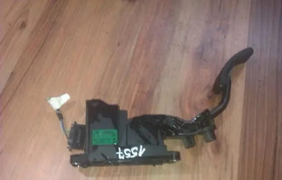 Volkswagen Golf IV Accelerator throttle pedal 0280752211 1j2721503j