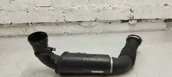 BMW 1 F40 Intake resonator 8693166