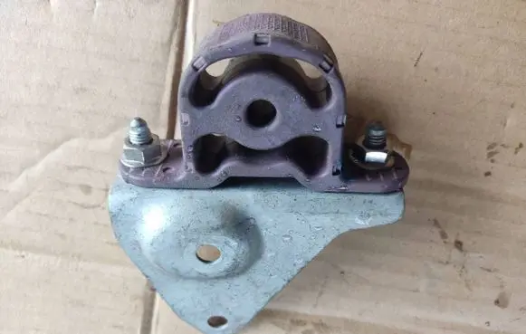 BMW X6 F16 Muffler mount bracket/holder 7612903 160092