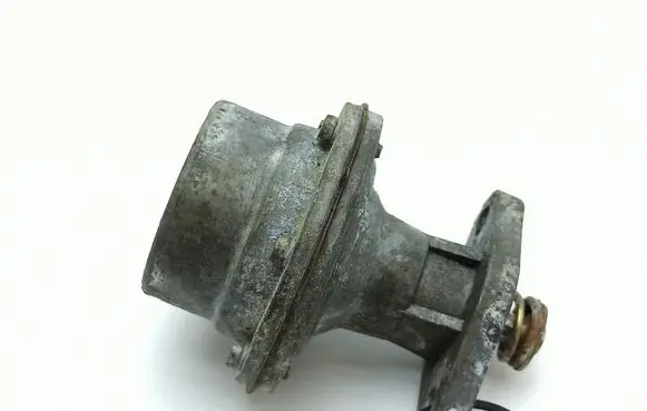 Mercedes-Benz E W123 Fuel pressure regulator 