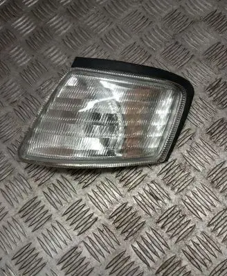 Nissan Primera Front indicator light