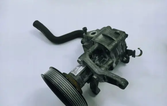 BMW 5 F10 F11 Power steering pump 679866503