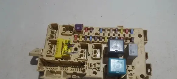 Toyota Corolla Verso AR10 Fuse box set 892210F020 89221-0F020
