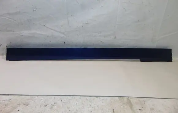 Rear fender molding trim