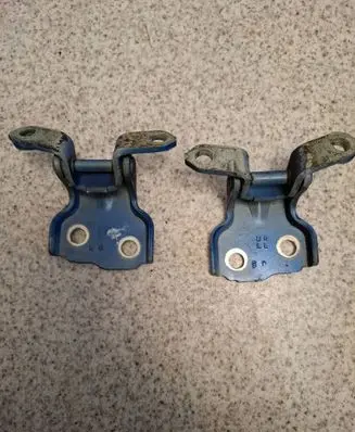 Suzuki Jimny Front door upper hinge