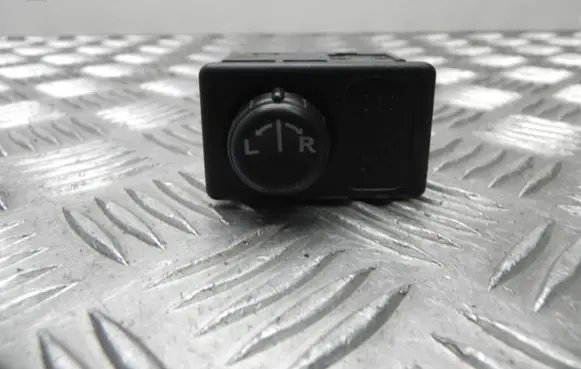 Nissan Primera Electric window control switch AJL T5516
