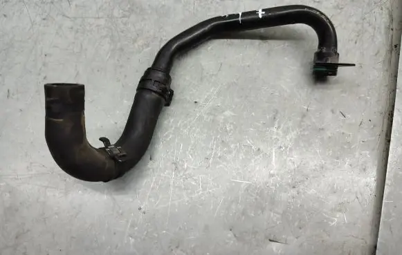Volkswagen Touareg II Engine coolant pipe/hose 7P6121157