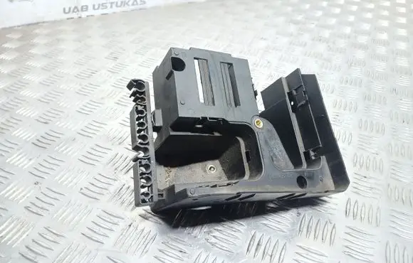 Volkswagen PASSAT B7 Other engine bay part