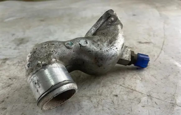 Nissan Patrol Y61 Engine coolant pipe/hose