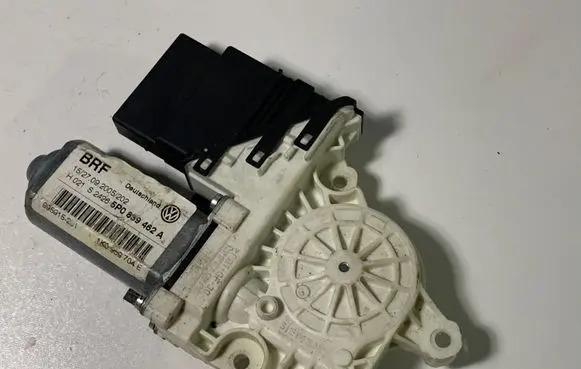 Seat Toledo III (5P) Rear door window regulator motor 5P0839462A 1K0959704E