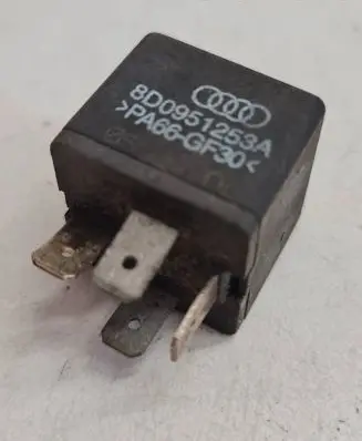 Volkswagen PASSAT B5.5 Other relay 8D0951253A PA66GF30 0M10