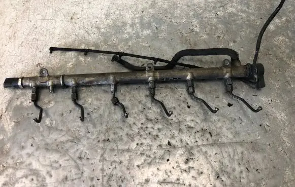 Mercedes-Benz E W211 Fuel main line pipe A6130700195 A6110780449