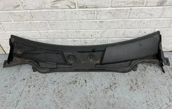 Mercedes-Benz A W176 Wiper trim A1768300113