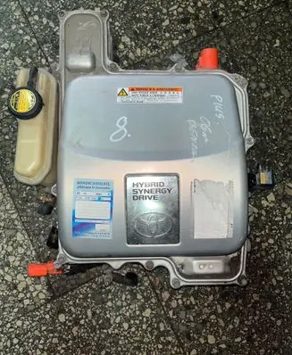Voltage converter inverter