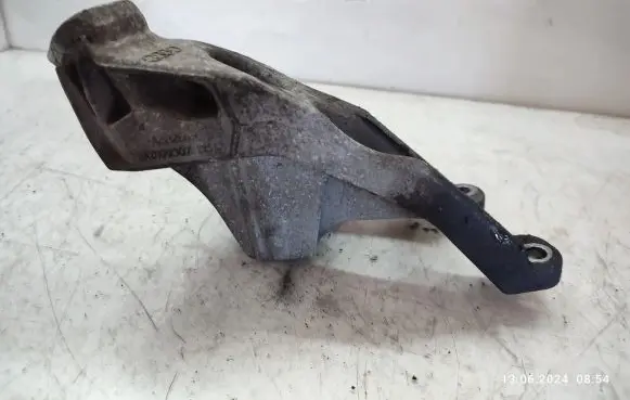 Audi A4 S4 B8 8K Engine mounting bracket 8K0199307