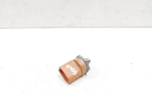Volkswagen Golf VI Fuel pressure sensor 061906051D 11031105210 026154505