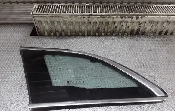 Opel Insignia A Rear side window