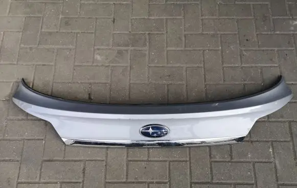 Tailgate trim