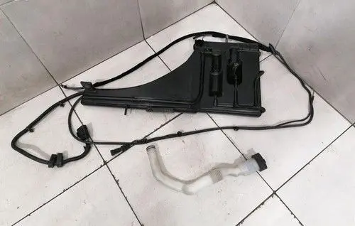 Maserati GranTurismo Windshield washer fluid reservoir/tank 670105311