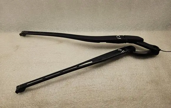 Audi A6 Allroad C5 Front wiper blade arm 4B1955408D 4B1955407D
