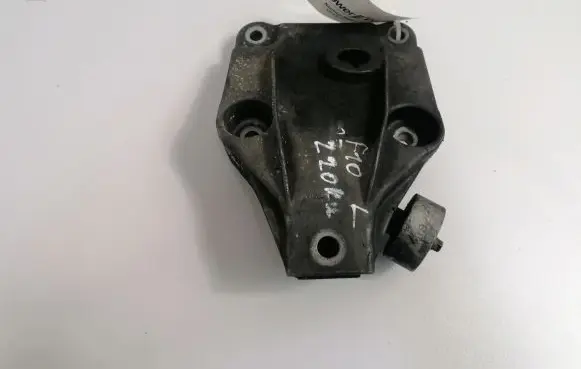 BMW 5 F10 F11 Engine mounting bracket 6777623