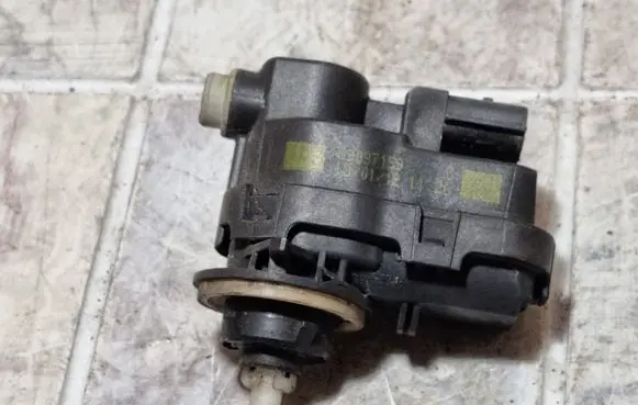 Headlight level adjustment motor