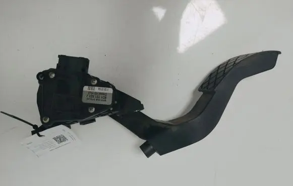 Volkswagen PASSAT B5.5 Accelerator throttle pedal 8D1721523J