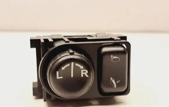 Nissan Qashqai Wing mirror control module 