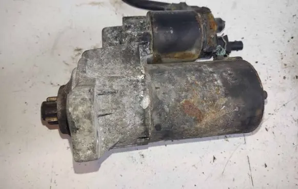 Volkswagen Golf IV Starter motor 1005821878 020910235