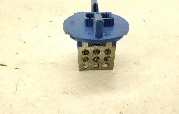 Mercedes-Benz Sprinter W906 Heater blower fan relay C7339