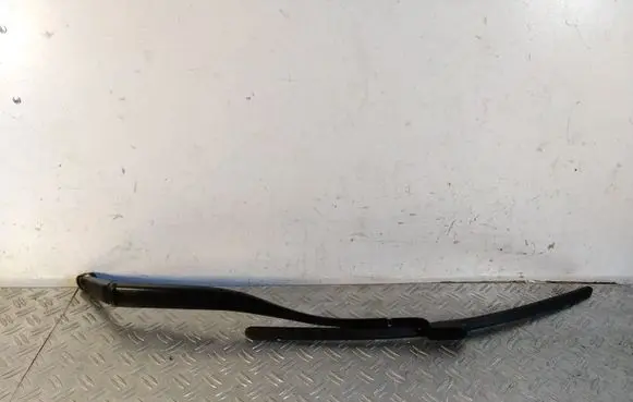 Lexus RX 450H Front wiper blade arm 