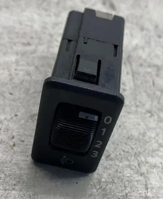 Nissan X-Trail T30 Headlight level height control switch G2802