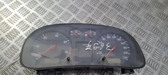 Volkswagen Golf IV Speedometer (instrument cluster) 1j0919860b