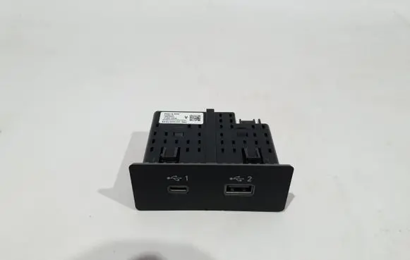 Nissan Qashqai J12 USB socket connector 284H36RA1A