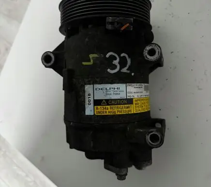 Renault Megane II Air conditioning (A/C) compressor (pump) 01140018