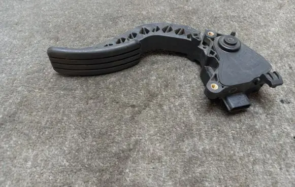 Opel Vivaro Accelerator throttle pedal 180020024R