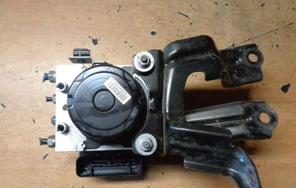 Toyota Yaris ABS Pump 445400D100 895410D170