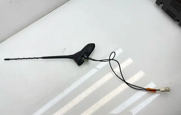 Opel Mokka B Radio antenna 9819668080