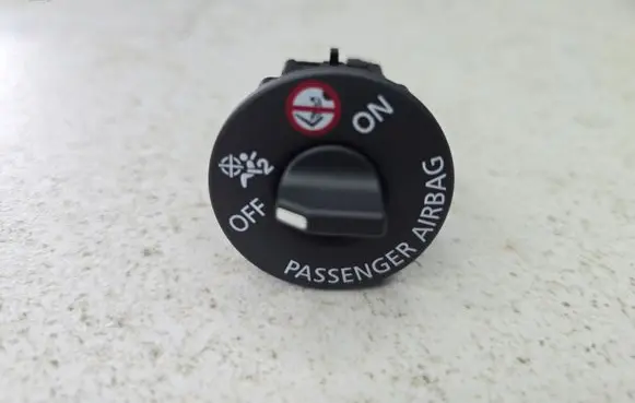 Dacia Sandero III Passenger airbag on/off switch 681999278R
