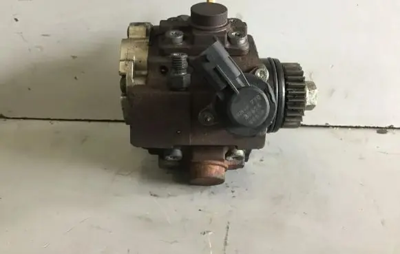Renault Laguna III Fuel injection high pressure pump 0445010223