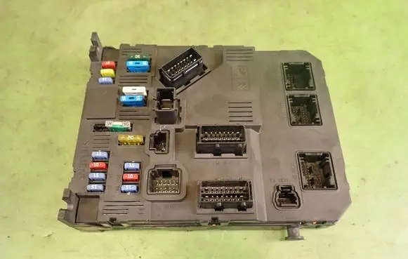 Peugeot 206 Fuse module