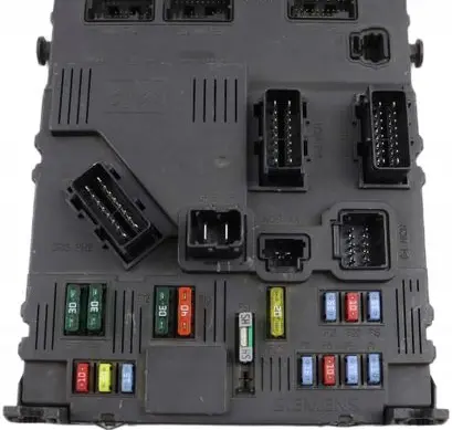 Citroen Berlingo Fuse module 9657999680 S118085320F BSIE0100