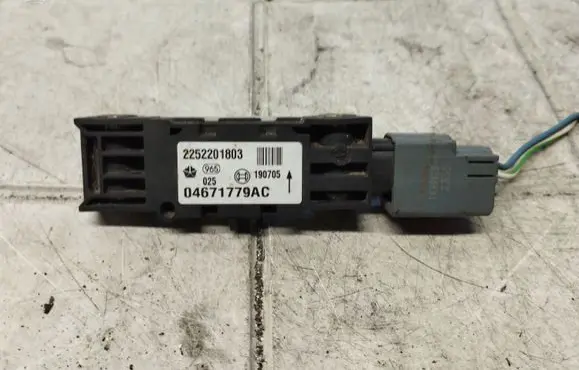 Chrysler Pacifica Airbag deployment crash/impact sensor 04671779AC 2252201803