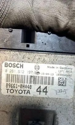 Toyota Avensis T270 Engine control unit/module 896610H440 0261S12197 1039S85482