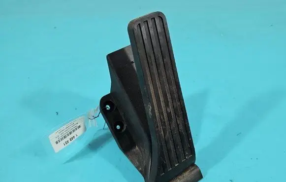 Mercedes-Benz GLK (X204) Accelerator throttle pedal A2043000304 IMPRK1448451