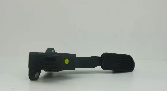Toyota RAV 4 (XA40) Accelerator throttle pedal 781100W040