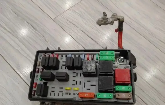 Opel Corsa D Fuse box set 13217392